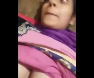 Indian Teenage Mummy Boobs..
